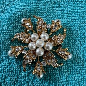 Cream and Gold Starburst Brooch with Pearl Cluster